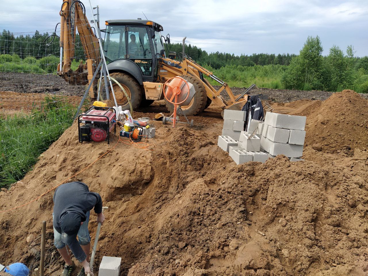 Экскаватор-погрузчик Case 695R SR-4PS Равно колёсный, крабовый ход, челюстной ковш 1,3 м3